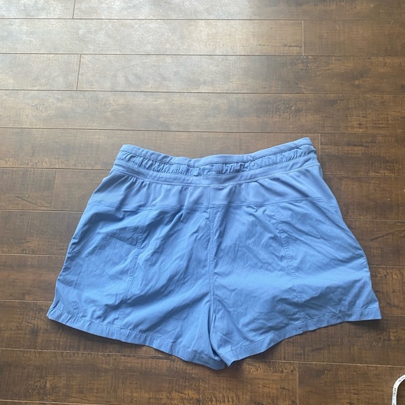 Lululemon Spring Break Away shorts - Picture 11 of 12